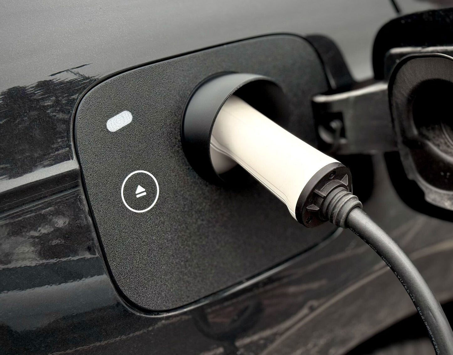 Skoda Enyaq Sne-cover - Slut med is og sne i ladestikket!